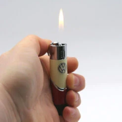 Briquet Cylindre Bicolore Volkswagen Vert Et Beige 11 Briquet Cylindre Bicolore Volkswagen Vert Et Beige -Fumeurs Fournitures Magasin briquet cylindre bicolore volkswagen vert et beige 4